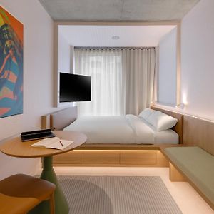 Zimmer mit Kingsize-Bett